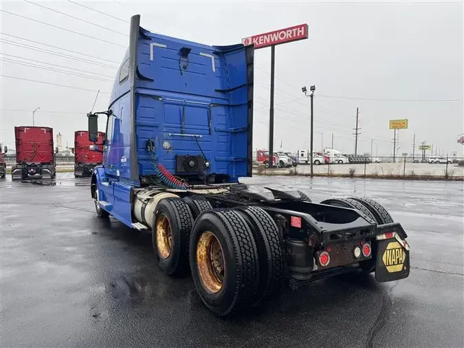 2013 VOLVO VNL670