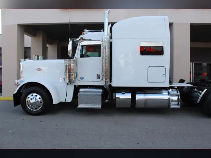 2022 Peterbilt 389