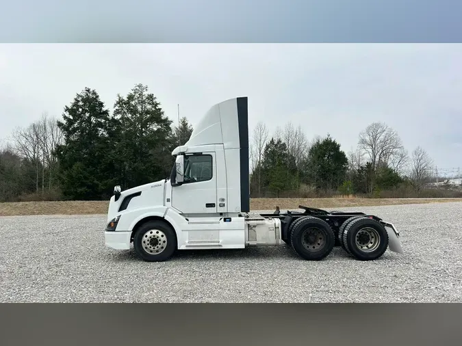 2018 Volvo VNL300