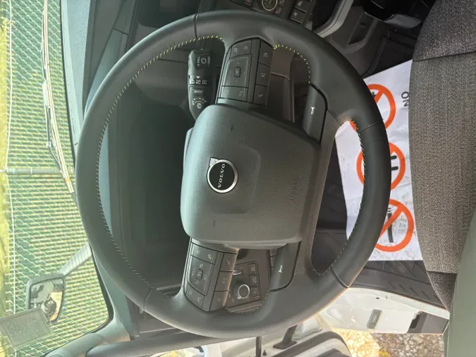 2026 VOLVO TRUCK VNL64TV04