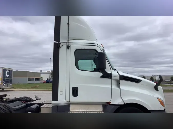 2020 Freightliner Cascadia 126
