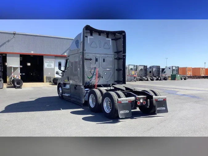 2025 Freightliner Cascadia 126