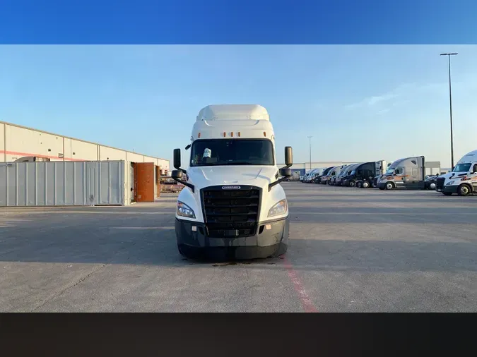 2020 Freightliner Cascadia 126
