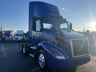 2019 VOLVO VNL300