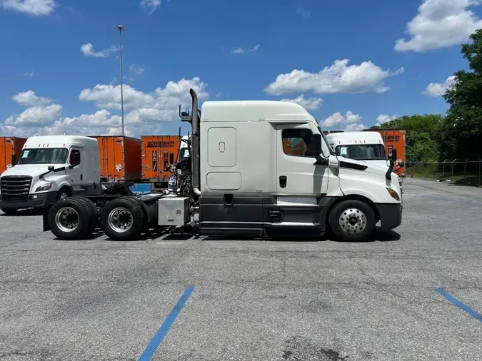 2021 Freightliner Cascadia 126