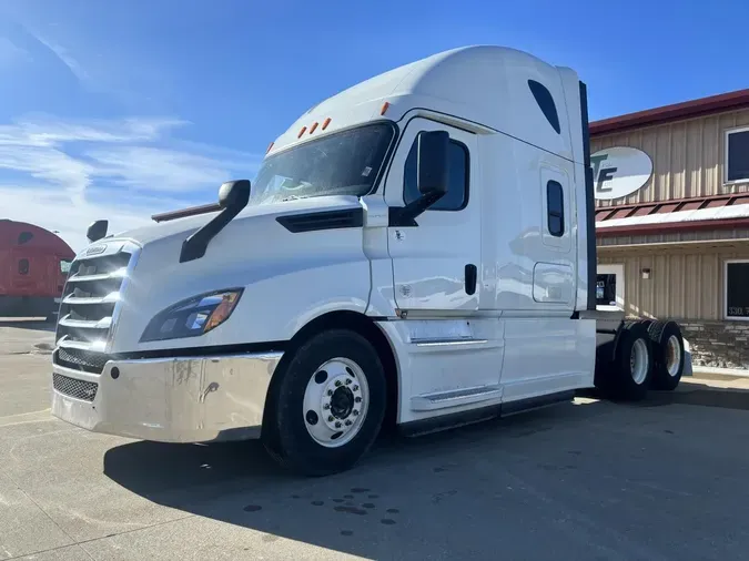 2020 Freightliner Cascadia 126