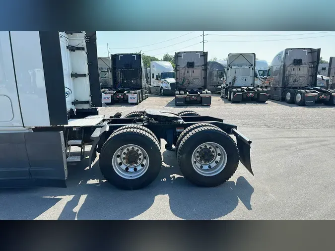 2021 Freightliner Cascadia 126