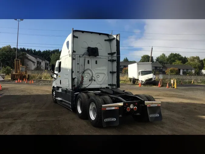 2021 Freightliner Cascadia 126