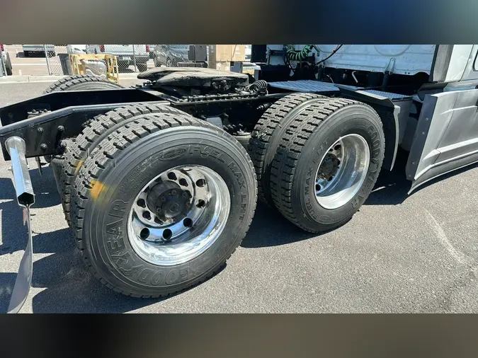 2021 Freightliner Cascadia 126