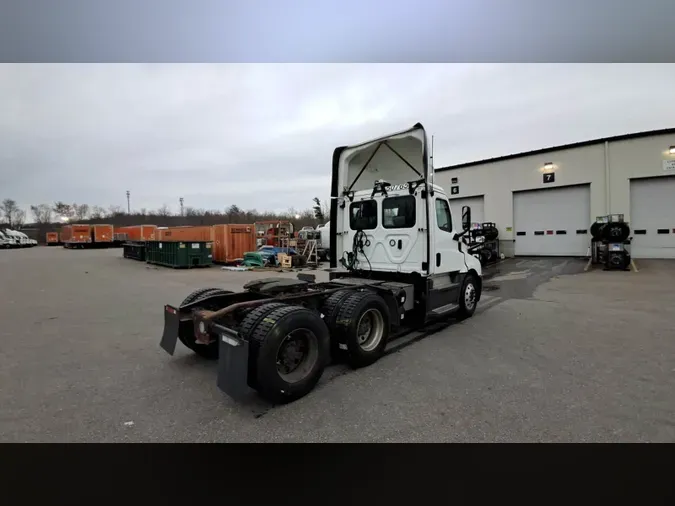 2020 Freightliner Cascadia 126