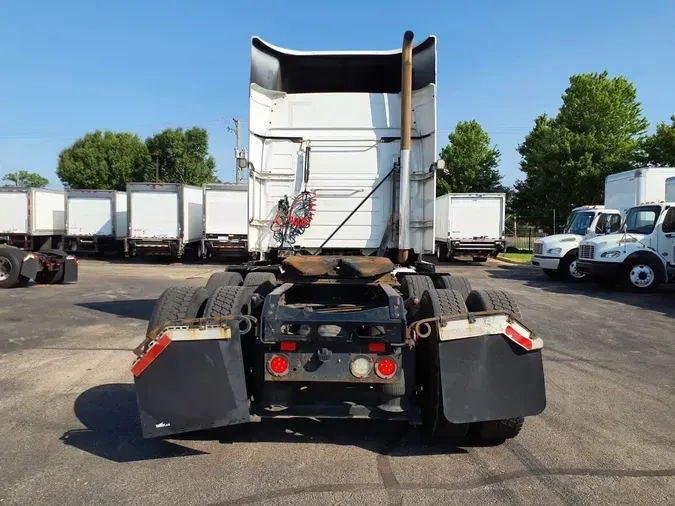 2020 VOLVO VNR64T-640