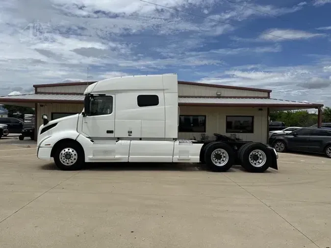 2021 VOLVO VNL64T740