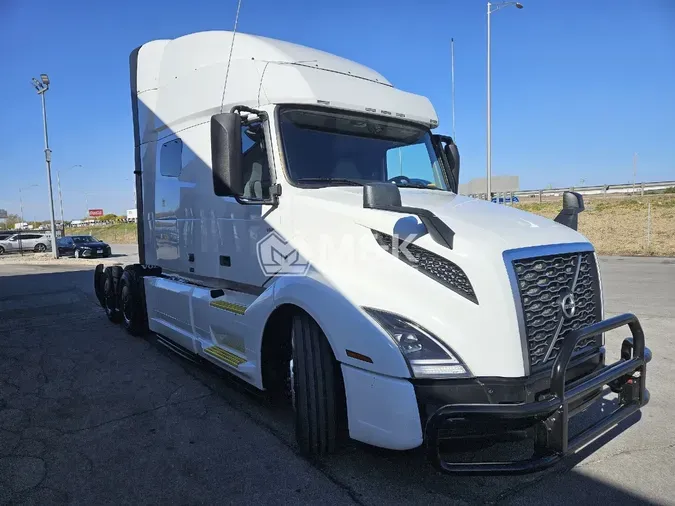 2022 VOLVO VNL64T740