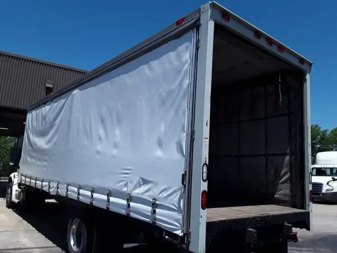 2015 FREIGHTLINER M2 106