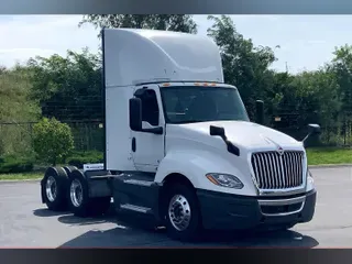 2022 INT LT625 6x4