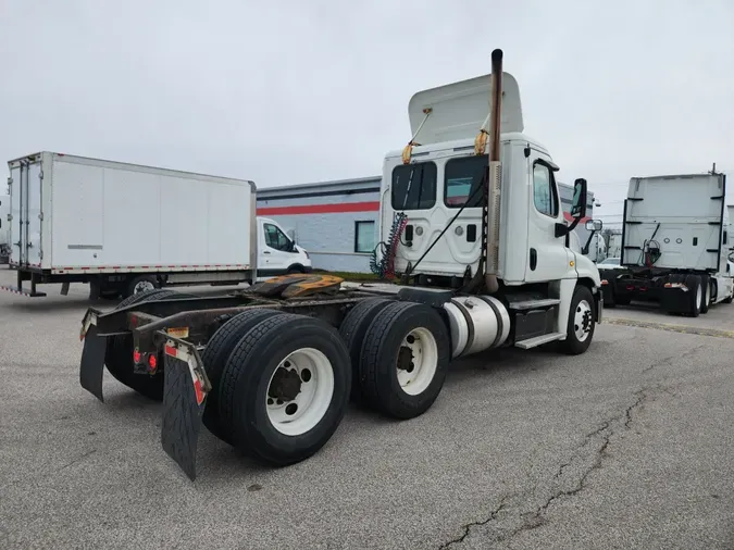 2014 FREIGHTLINER/MERCEDES CASCADIA 125