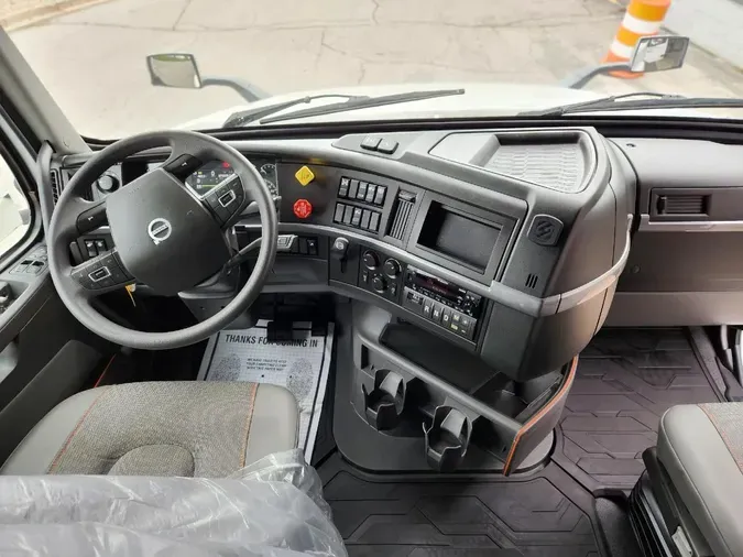 2024 VOLVO VNL64T760