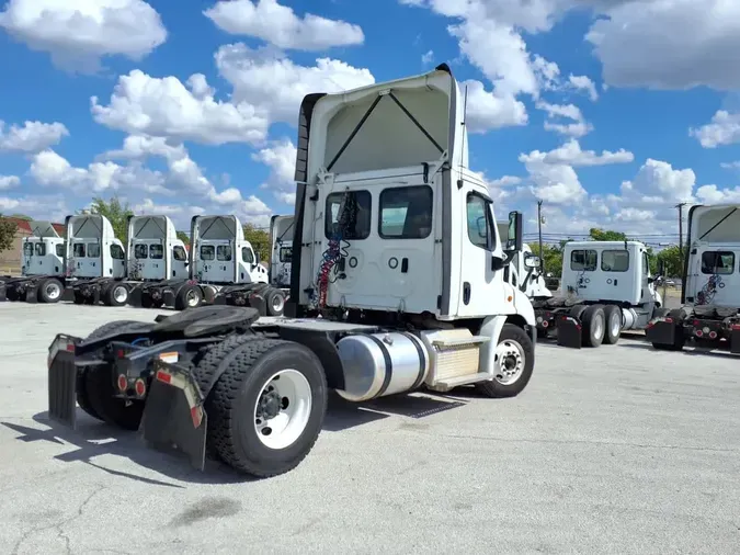 2019 FREIGHTLINER/MERCEDES CASCADIA 113