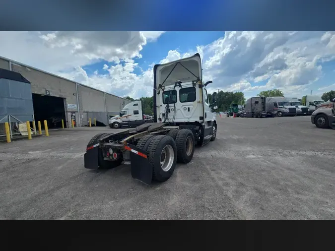 2020 Freightliner Cascadia 126