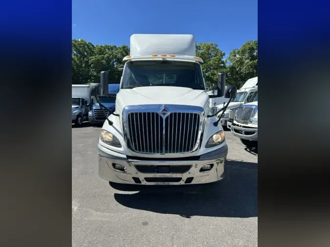 2019 NAVISTAR INTERNATIONAL RH613 DAYCAB S/A