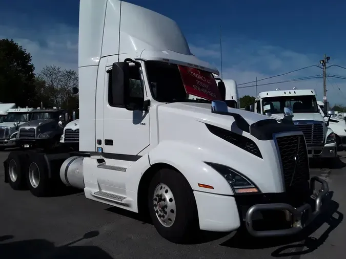 2019 VOLVO VNL64T-300