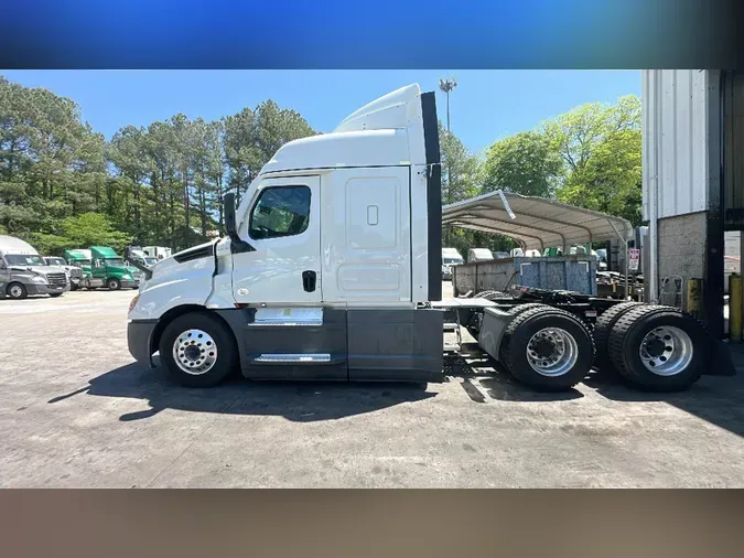 2021 Freightliner Cascadia 126