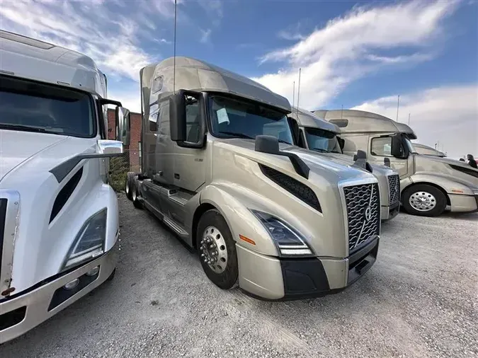 2021 VOLVO VNL760