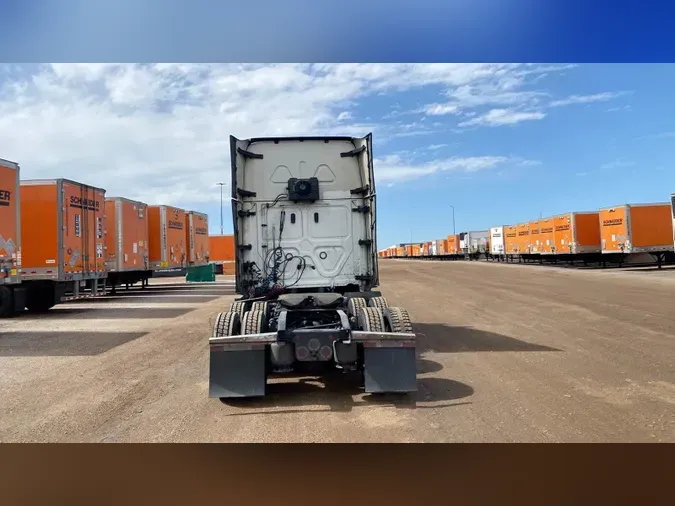 2022 Freightliner Cascadia 126