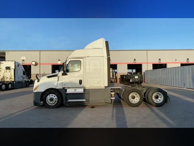 2020 Freightliner Cascadia 126