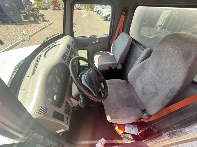 2019 Peterbilt 330