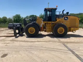 2021 John Deere 744L