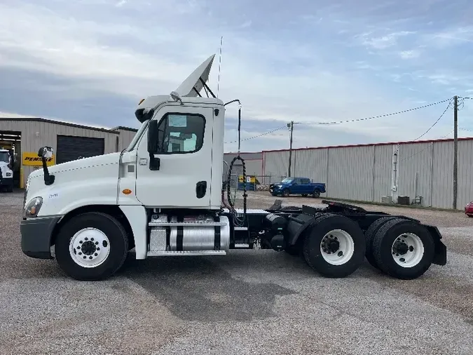 2017 Freightliner X12564ST