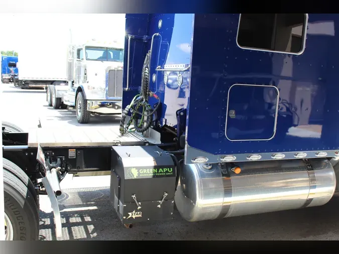 2023 Peterbilt 389