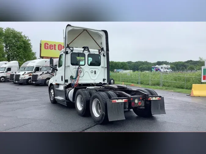 2020 Freightliner Cascadia 126
