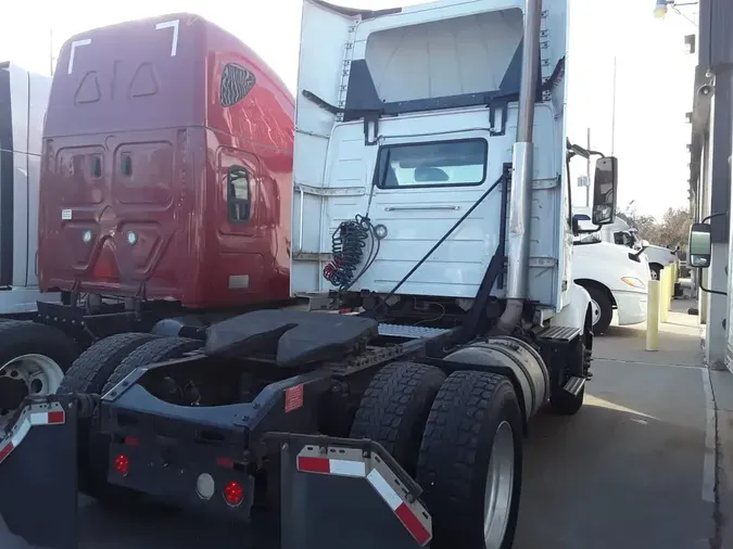 2019 VOLVO VNR42T 300
