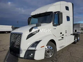 2021 VOLVO VNL64T760