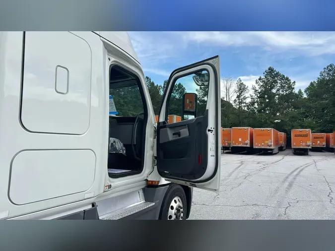 2020 Freightliner Cascadia