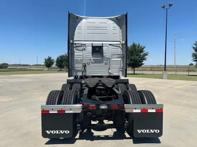 2025 VOLVO VNL64T860