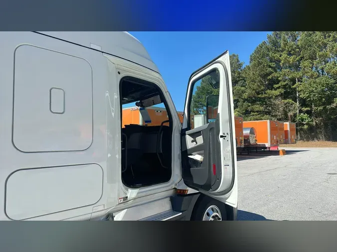2020 Freightliner Cascadia 126