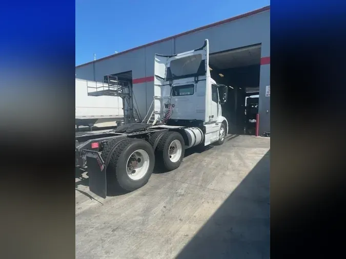 2018 VOLVO VNL64T-300