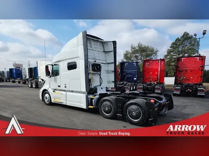 2021 VOLVO VNL740