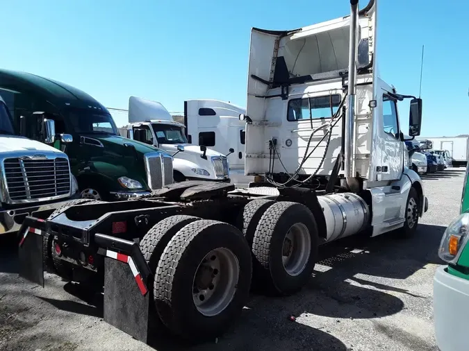2019 VOLVO VNL64T-300