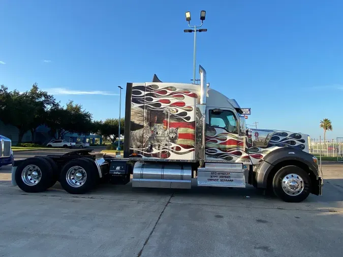 2023 Kenworth W990