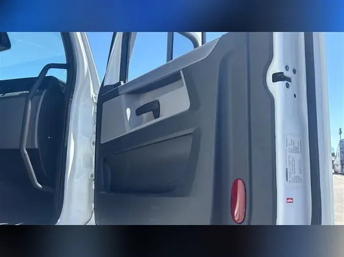 2022 FREIGHTLINER CA126