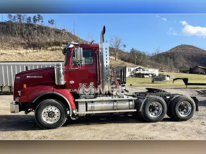 2022 WESTERN STAR 4900