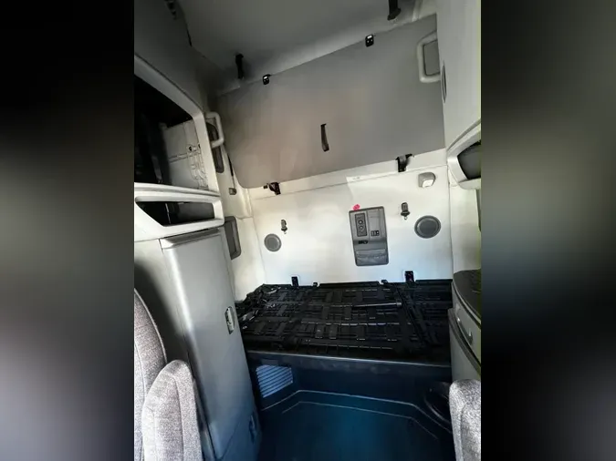 2020 VOLVO VNL64T-760