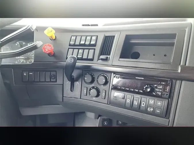 2020 VOLVO VNL640