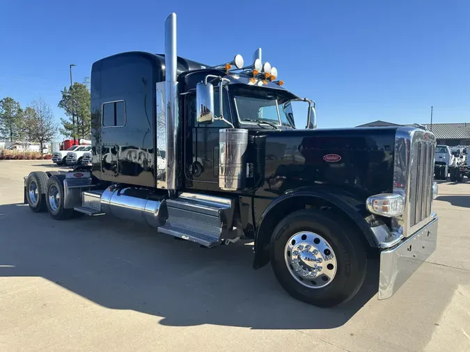 2023 Peterbilt 389
