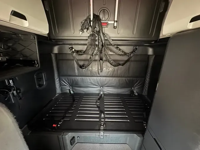 2023 FREIGHTLINER Cascadia 126