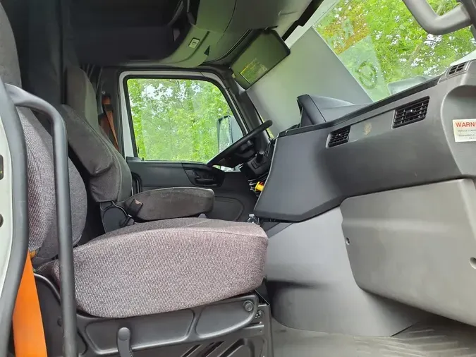 2019 NAVISTAR INTERNATIONAL LT625 SLPR CAB